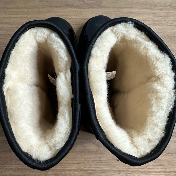 Classic black sequin Uggs. 8 - Picture 7 of 9